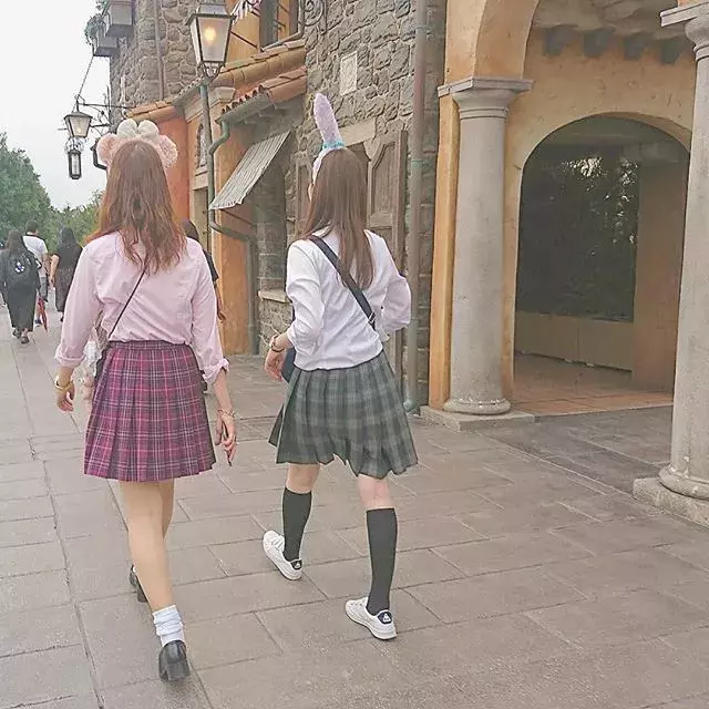 高校制服のかわいい着こなし方 人気ブランドで制服コーデを今っぽく変身 ローリエプレス