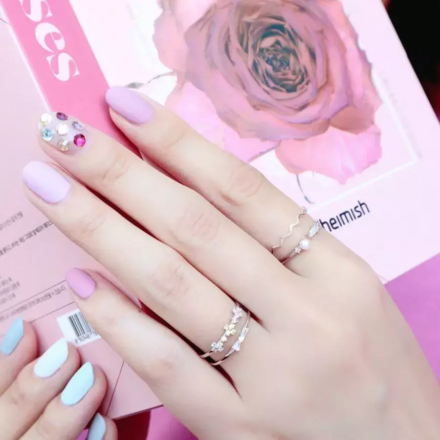 なぜ右手薬指に指輪をつけるの 恋人とのペア以外にも意味があった ローリエプレス