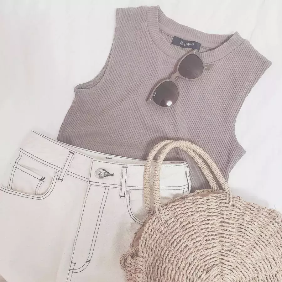 ノースリーブニット着こなしまとめ 季節 形別おすすめコーデを紹介 ローリエプレス