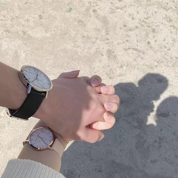 彼とのお揃いは ペアウォッチ から カップルで使えるおすすめ時計ブランド7選 ローリエプレス