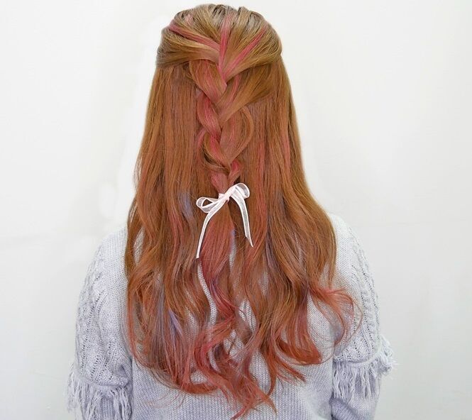【AFTER】ヘアチョークを塗ったあとの髪。ピンクの色味がでてかわいい♡