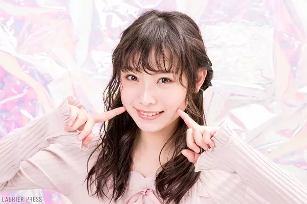 濡れた質感 細めのコテで 簡単くせ毛風ウェットヘアのやり方 Gif ローリエプレス