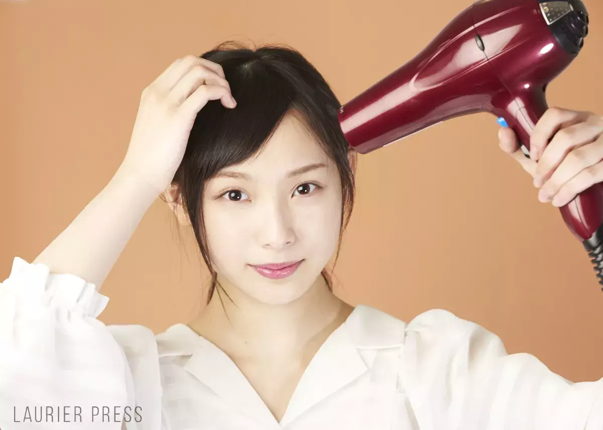 完全版 もう割らせない 朝イチでも間に合うぱっくり前髪の整え方 ローリエプレス