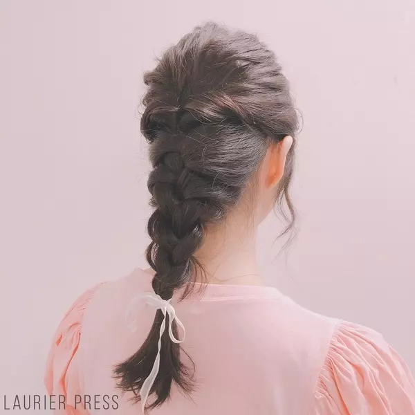 三つ編みの上手なやり方 かわいいヘアアレンジ方法を伝授 種類別 ローリエプレス