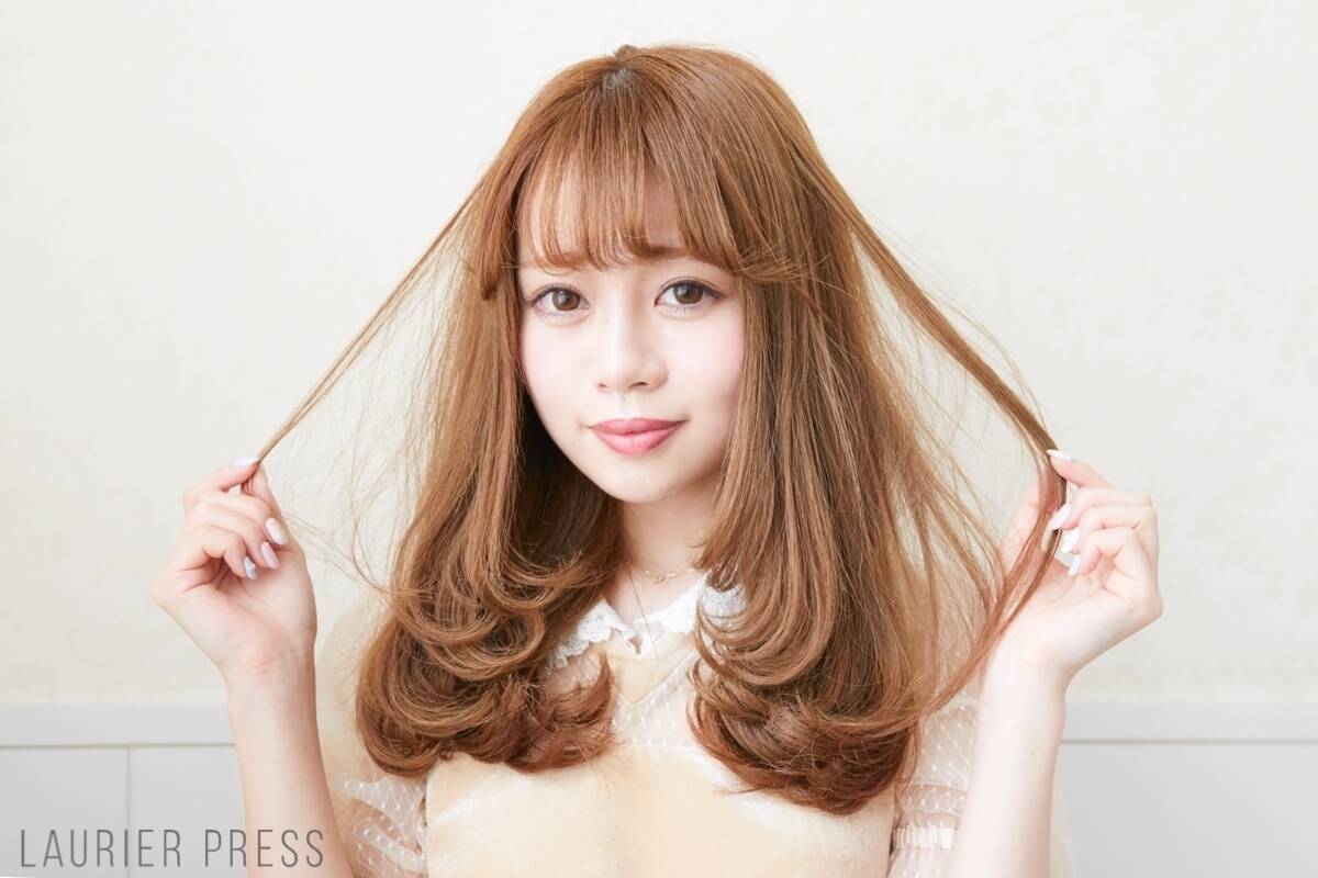 抜け感前髪 ふわふわヘアの巻き方講座 天使の羽 がモテヘアの秘密 ローリエプレス