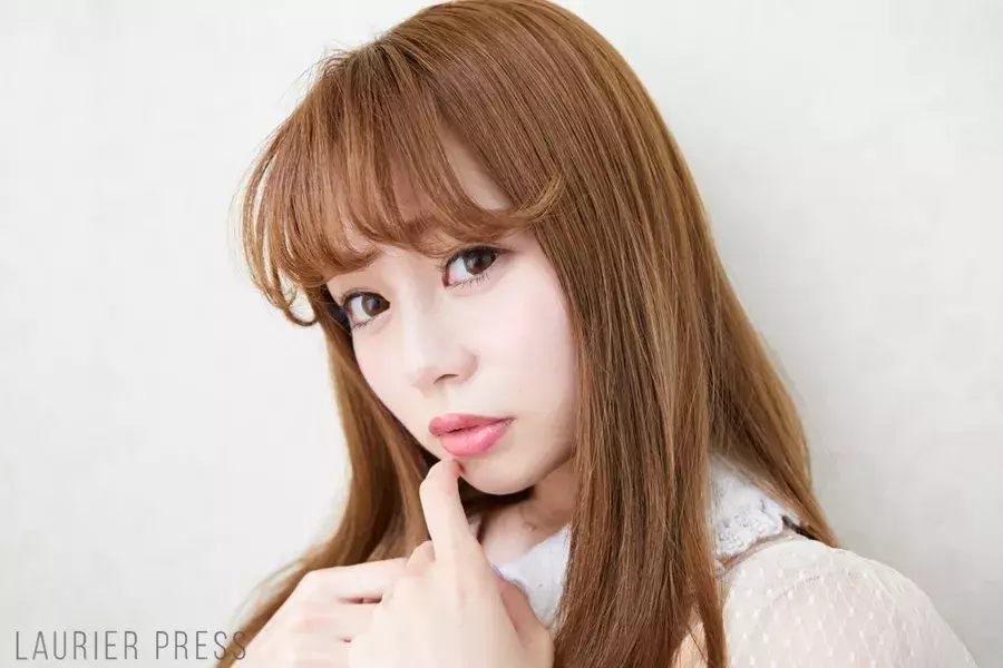 抜け感前髪 ふわふわヘアの巻き方講座 天使の羽 がモテヘアの秘密 ローリエプレス