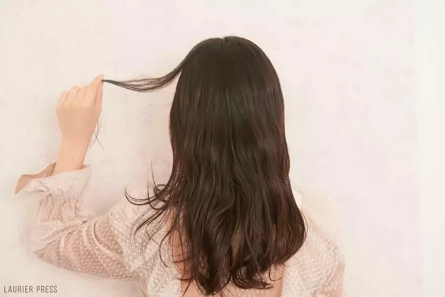 時短重視の巻き髪ハウツー 圧倒的スピード感と抜け感のコツ ローリエプレス 時短重視の巻き髪ハウツー 圧倒的スピード感と抜け感のコツ ローリエプレス