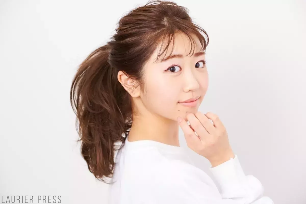 ゴムひとつで完成するポニー おだんご ジムやヨガにおすすめヘアアレ術 ローリエプレス