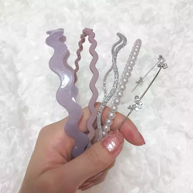 最旬トレンド カチューシャが再熱 ボブ ロングヘアさんにおすすめのヘアアレンジ3種類 ローリエプレス 最旬トレンド カチューシャが再熱 ボブ ロングヘアさんにおすすめのヘアアレンジ3種類 ローリエプレス