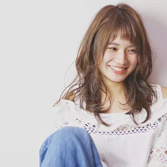 オン眉が似合う人の特徴 髪型は オン眉前髪の作り方もご紹介 ローリエプレス