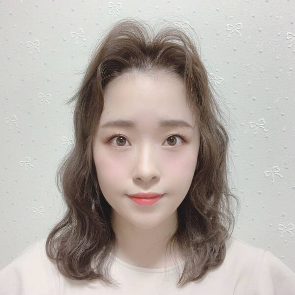 短くてもできる センター分け前髪ヘアのやり方 おしゃれ女子力がアップするセンターパートを極めよう ローリエプレス