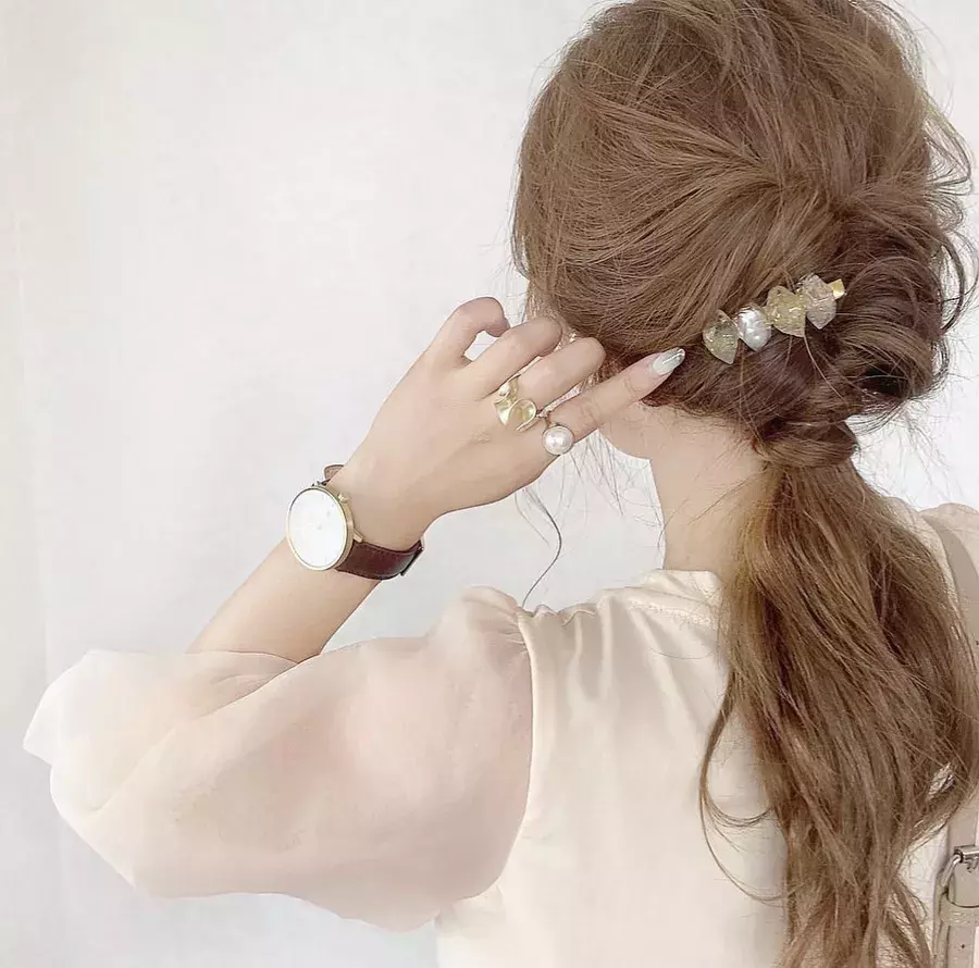 ショート ボブ ロング 夏の簡単ヘアアレンジ10選 時短 不器用でもおしゃれに仕上がるスタイル紹介 ローリエプレス