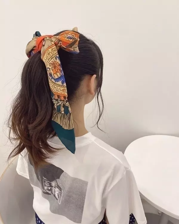 ヘアアレンジにスカーフをプラスして おうちに眠っているスカーフでできる スカーフアレンジ大特集 ローリエプレス