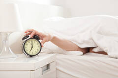 溜まった疲れが取れる正しいお昼寝の方法　休日の朝寝坊は逆効果