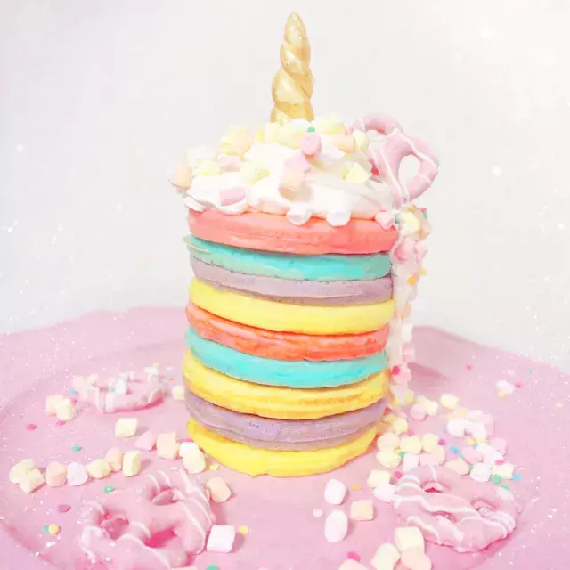 ユニコーンパンケーキの作り方 ゆめかわスイーツがお家で簡単に 動画 ローリエプレス