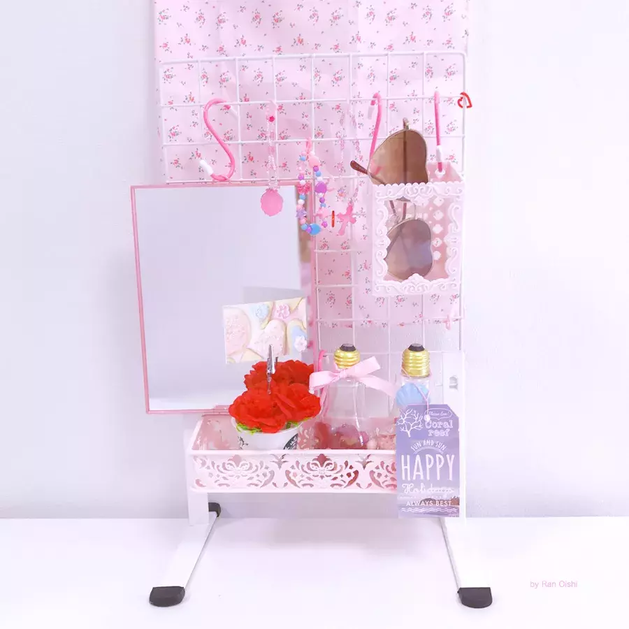 100均のワイヤーネットをdiyしてデスク周りをかわいく整理しよう 100均ガーリーdiy ローリエプレス