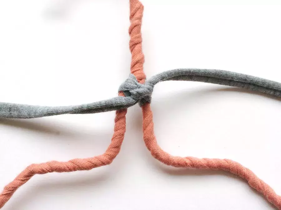 針金ハンガーをリメイク クローゼットもかわいくなっちゃう ローリエプレス