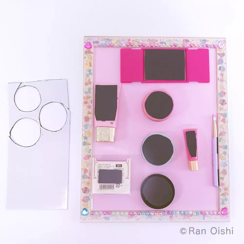コスメをかわいく収納 貼るだけ メイクアップボード 100均ガーリーdiy ローリエプレス