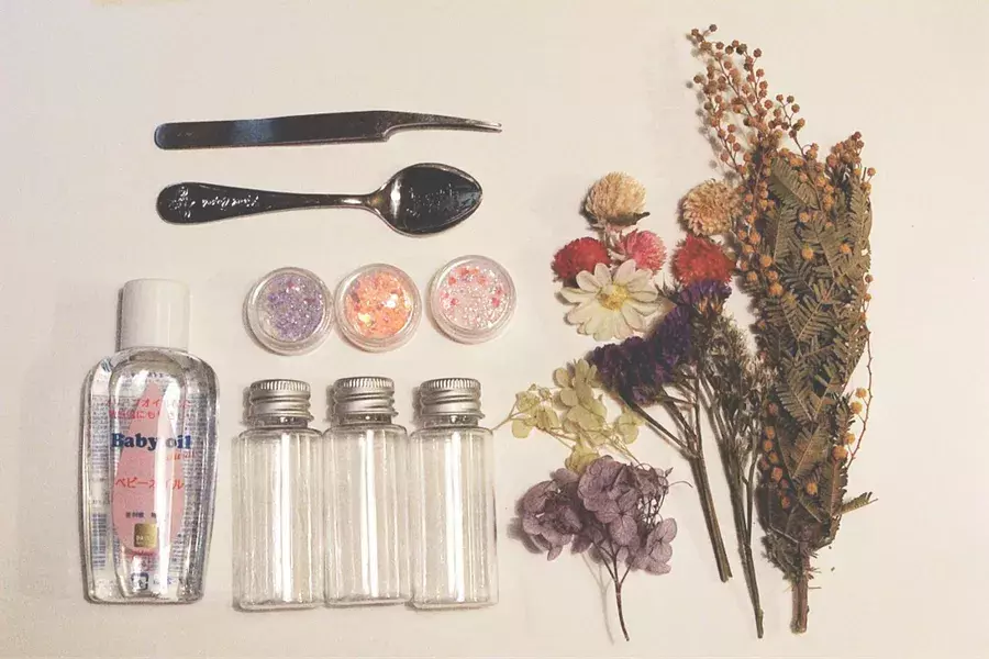 全て100均 ハーバリウムの超簡単な作り方 ローリエプレス 全て100均 ハーバリウムの超簡単な作り方 ローリエプレス