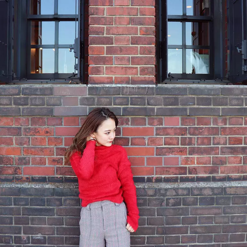 簡単にマネできるインスタ映えポーズ5選 カメラ目線はちょっと古い ローリエプレス