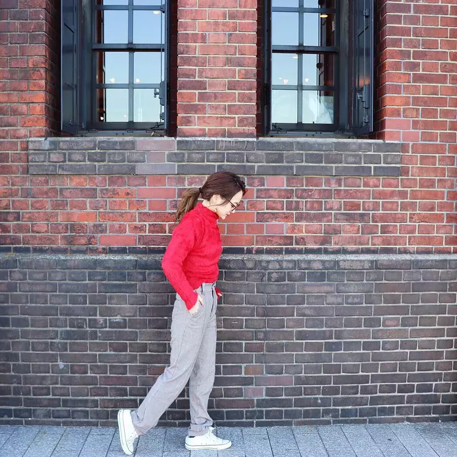 簡単にマネできるインスタ映えポーズ5選 カメラ目線はちょっと古い ローリエプレス