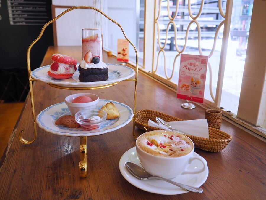 ミニミニケーキにきゅん♡　アフタヌーンティーが気軽に楽しめるカフェの2枚目の画像