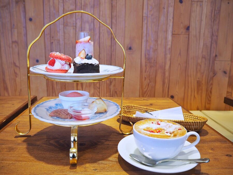 ミニミニケーキにきゅん♡　アフタヌーンティーが気軽に楽しめるカフェの3枚目の画像