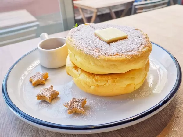 ふわとろぷるっ 絶妙な焼き具合がたまらない三ツ星パンケーキ ローリエプレス