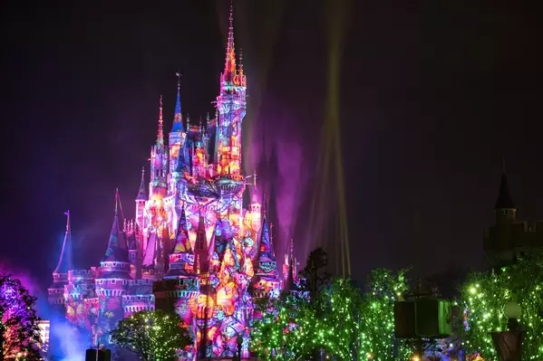 今年の夏は東京ディズニーランド シンデレラ城が光るかわいいグッズも ローリエプレス