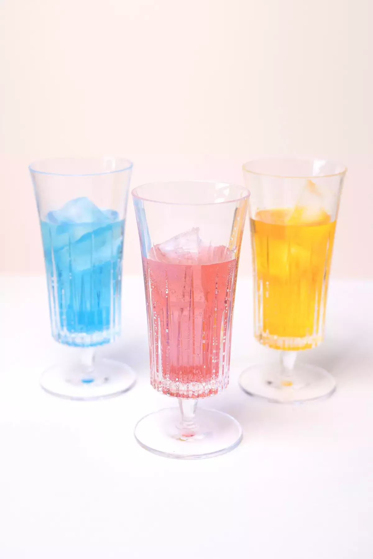 おうちでカフェ気分 簡単かわいいカラフルクリームソーダのレシピ ローリエプレス