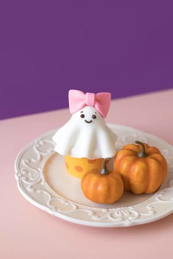 買ってきたカップケーキが大変身 実は超簡単なおばけカップケーキの作り方 ローリエプレス