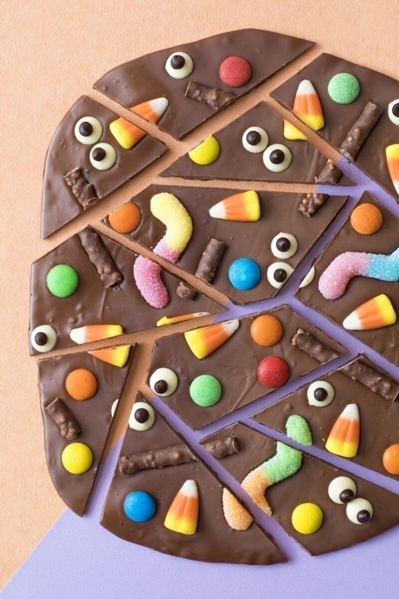 ハロウィンパーティにも◎　こわかわいいチョコレートバークの作り方♡の2枚目の画像