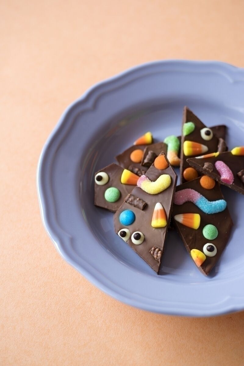 ハロウィンパーティにも◎　こわかわいいチョコレートバークの作り方♡の3枚目の画像