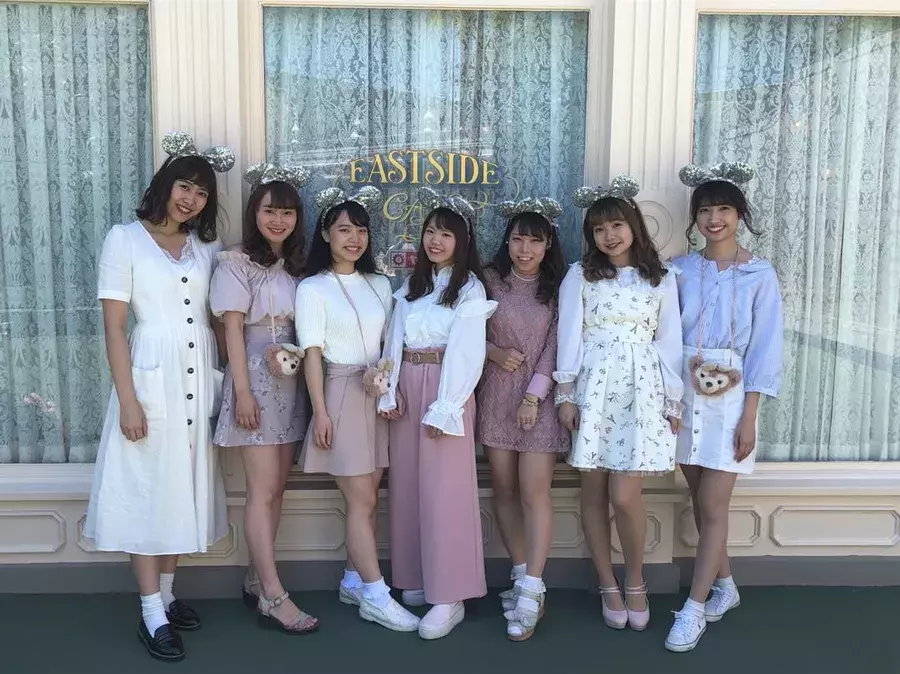女子大生インフルエンサーが所属するサークル Pinky の美女のポーチの中身とは Peachy ライブドアニュース