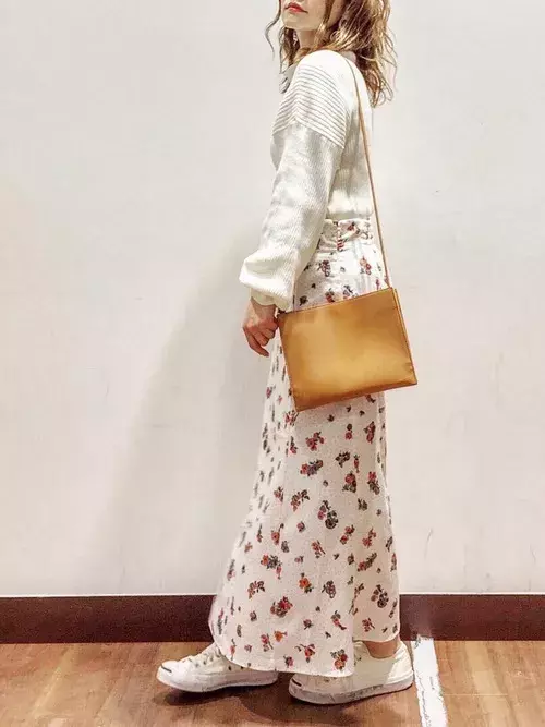 顔出ししなくてもok コーデ写真をさりげなくおしゃれに撮るコツ ローリエプレス 顔出ししなくてもok コーデ写真をさりげなくおしゃれに撮るコツ ローリエプレス