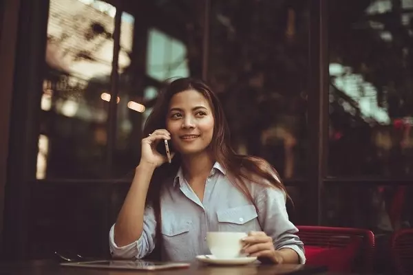 彼女との長電話を嫌う男性が多い理由 彼との通話で嫌がられないためには ローリエプレス