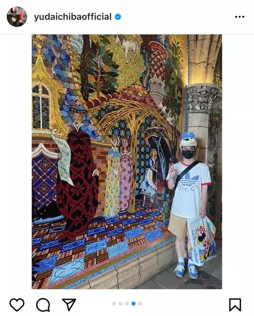 千葉雄大 ディズニーを満喫するお忍びショットに 控えめピース可愛すぎる 服の色味がクレヨンしんちゃん の声 ローリエプレス 千葉雄大 ディズニーを満喫するお忍びショットに 控えめピース可愛すぎる 服の色味がクレヨンしんちゃん の声 ローリエプレス