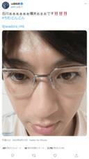 「勢いがすごい」「まつ毛の長さに嫉妬」山田裕貴、メガネ姿の超どアップオフショットが話題に