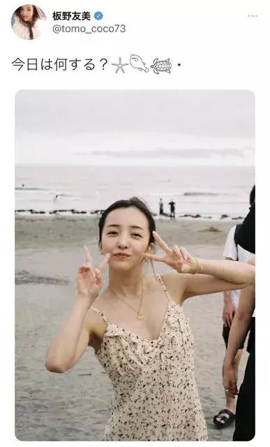 色気ダダ漏れ 海が似合う 板野友美 夏らしい花柄ワンピース姿のビーチショットに称賛の声 ローリエプレス