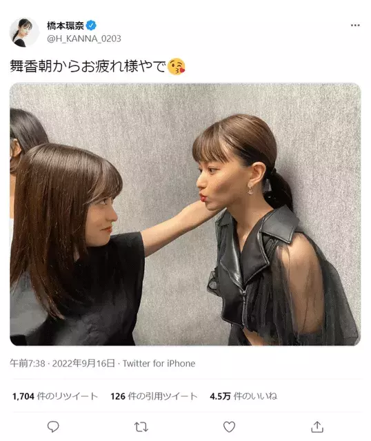 橋本環奈 山本舞香 胸キュン不可避な 壁ドン ショットに 身長差萌え 画面が可愛いで溢れてる の声 ローリエプレス