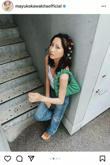 頭にたくさんの蝶々 河北麻友子 ポップなヘアアクセサリー際立つ私服姿に注目集まる ローリエプレス