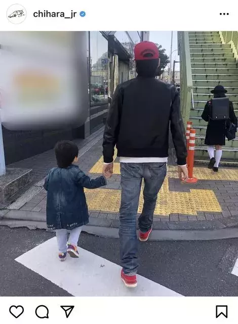 おしゃれ親子カッコいい そういう姿新鮮 千原ジュニア 愛息と手を繋ぐ親子ショットに反響 ローリエプレス