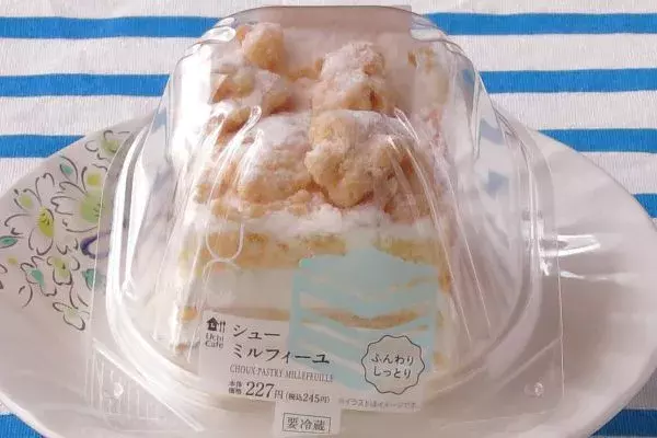 ローソンスイーツを食レポ お餅に飽きたらこれがある 重厚だけどもすっきりレイヤーケーキ ローリエプレス
