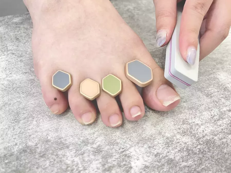 初めてのフットネイル やり方やコツを知って 自分らしい楽しみ方を徹底解明 ローリエプレス 初めてのフットネイル やり方やコツを知って 自分らしい楽しみ方を徹底解明 ローリエプレス
