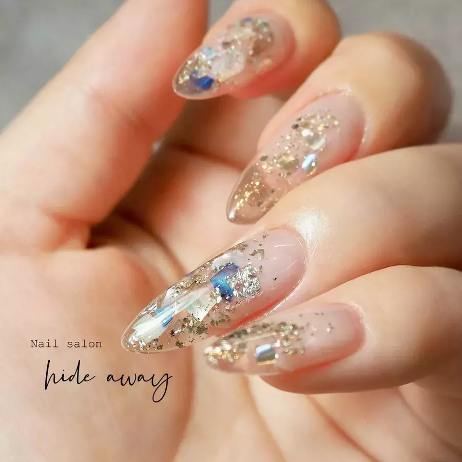 夏の日差しに輝く ラメやホログラムでつくるキラキラネイル 22 ローリエプレス