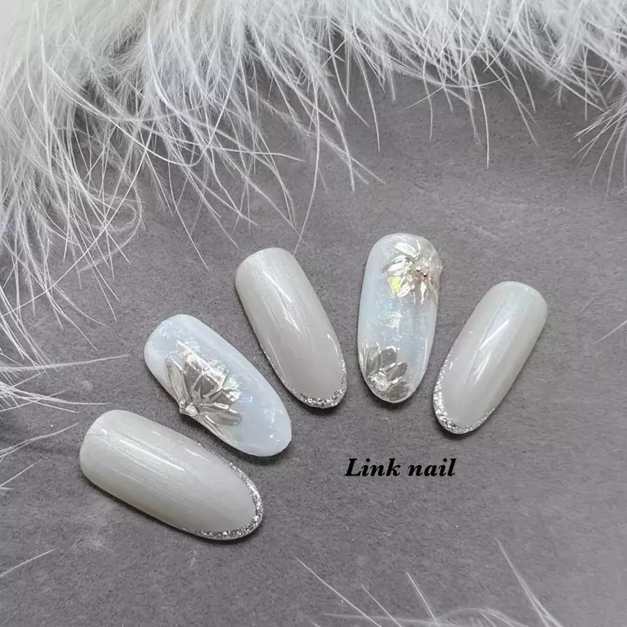 抜け感ホワイトネイルでトレンド夏コーデにアクセントを 22 ローリエプレス 抜け感ホワイトネイルでトレンド夏コーデにアクセントを 22 ローリエプレス