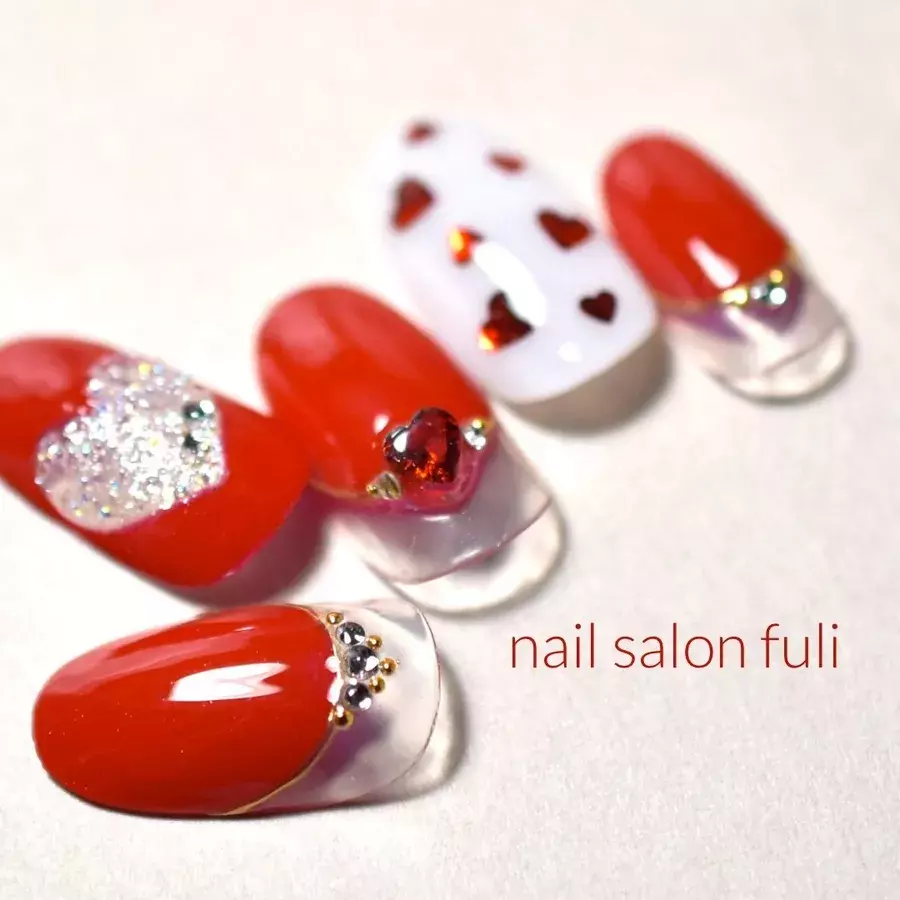 冬に似合う真っ赤なネイルで叶える 大人女子の冬映えネイル 22 ローリエプレス 冬に似合う真っ赤なネイルで叶える 大人女子の冬映えネイル 22 ローリエプレス