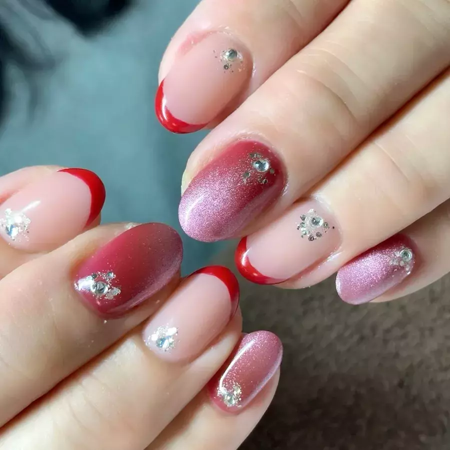 冬に似合う真っ赤なネイルで叶える 大人女子の冬映えネイル 22 ローリエプレス 冬に似合う真っ赤なネイルで叶える 大人女子の冬映えネイル 22 ローリエプレス