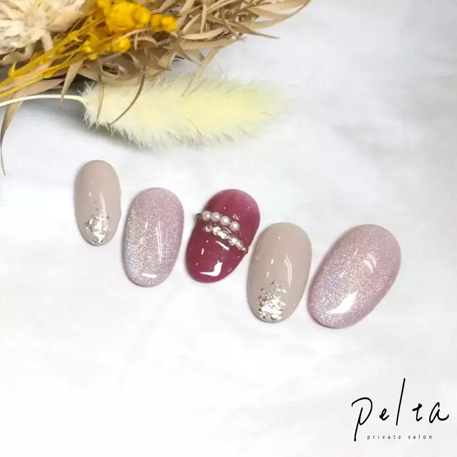 幻想的な冬のマグネットネイルの世界に酔いしれて 22 ローリエプレス 幻想的な冬のマグネットネイルの世界に酔いしれて 22 ローリエプレス