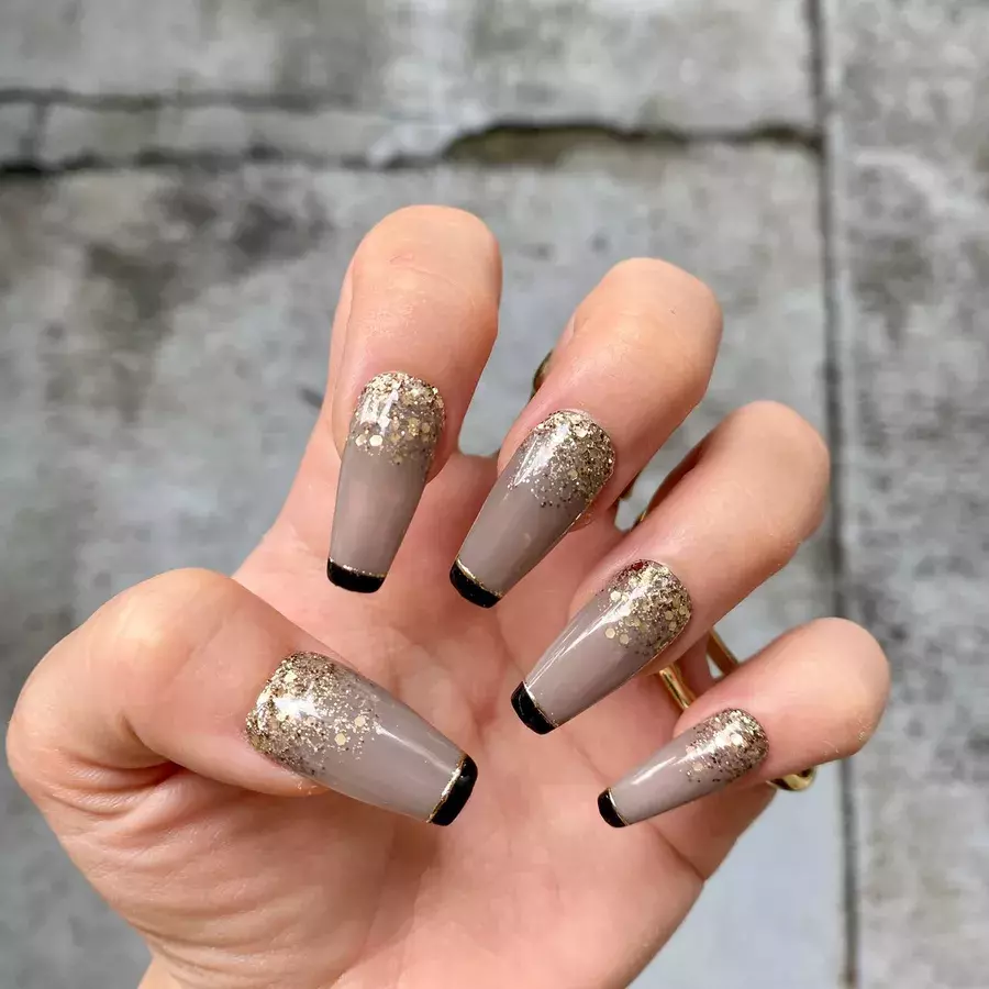 黒とベージュでつくる おパリ女子のトレンドネイル 21 ローリエプレス